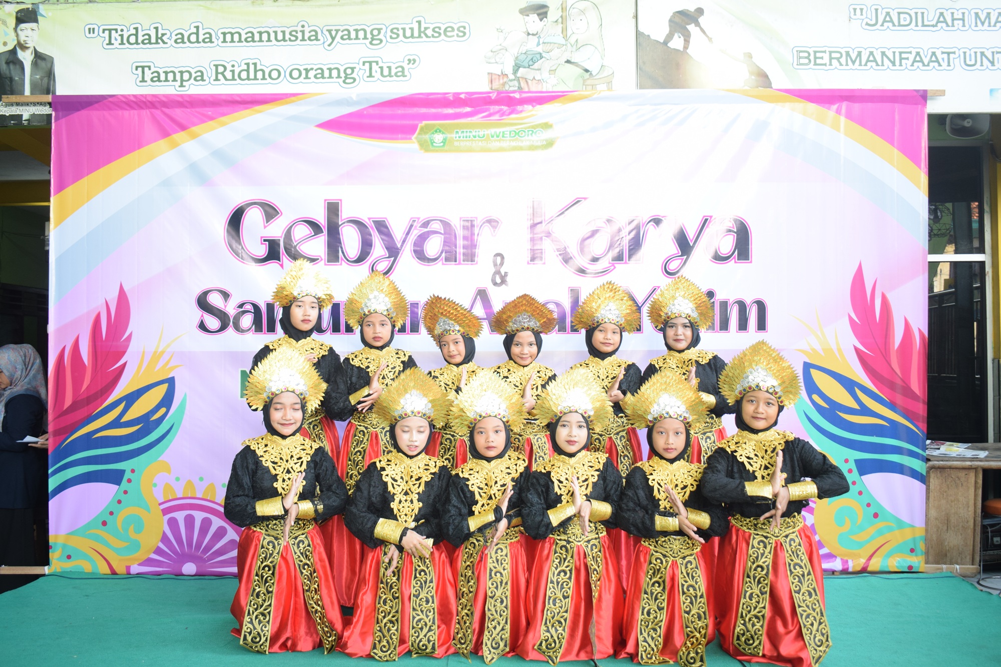 Menari
